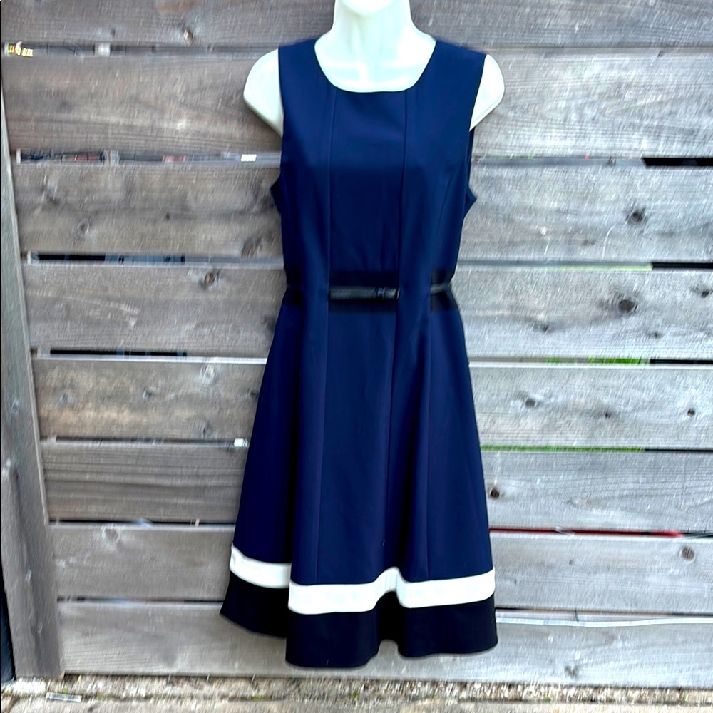 CALVIN KLEIN Elegant Navy Blue and White Dress